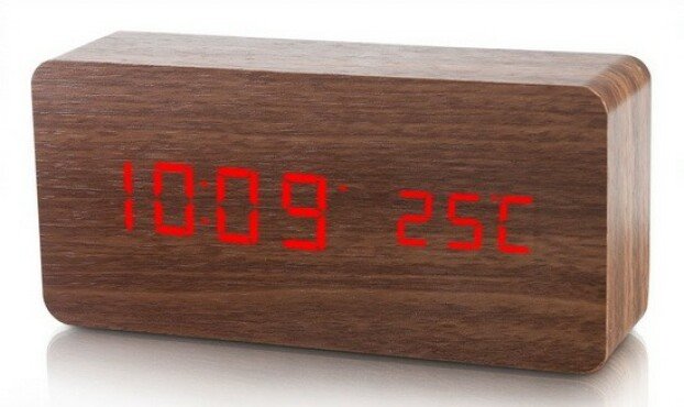 Ceas digital din lemn